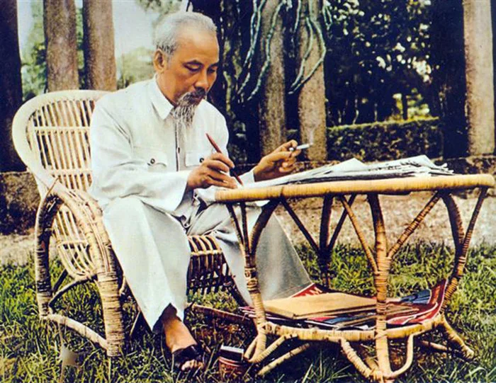 Hình ảnh Bác Hồ đẹp và sống mãi trong tim chúng ta