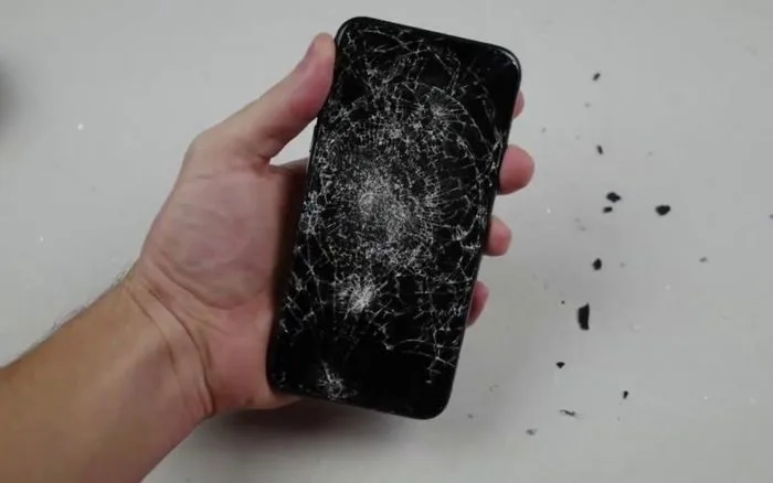 Tại sao iPhone bể màn hình? Cách xử trí ra sao