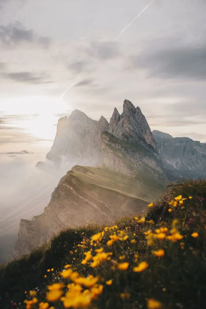 Hình nền ipad đẹp nhất | Simple mountain landscape photography, Wilderness  wallpaper iphone, Italy mountain photography