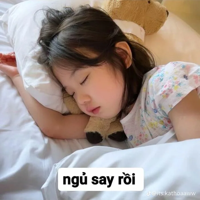 Meme an ủi | Em bé ngủ, Meme em bé, Meme bé gái