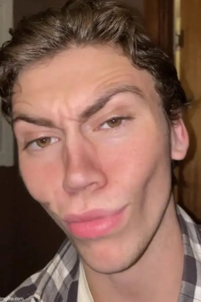 Mewing meme face siêu lầy, ảnh chế mewing hài hước 2026