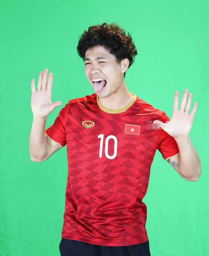 Loạt biểu cảm từ hài hước đến khó hiểu của Công Phượng xứng danh 'thánh meme'  của đội tuyển Việt Nam