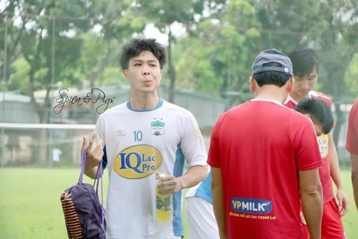 Rổ” biểu cảm đưa Công Phượng lên thành nguồn cảm hứng chế meme của năm