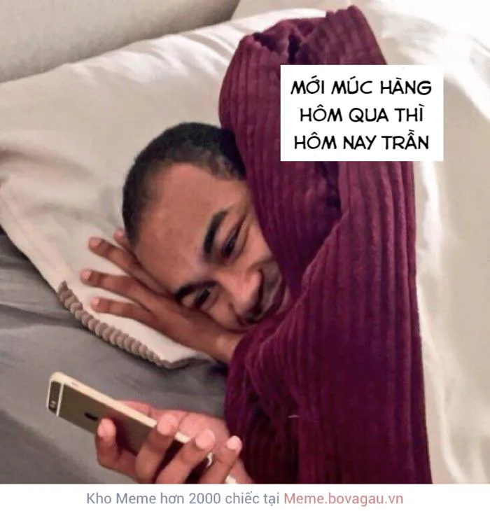 Meme xem điện thoại cười là gì? Chế ngay meme xem điện thoại cười cực hài  hước cho nhà đầu tư