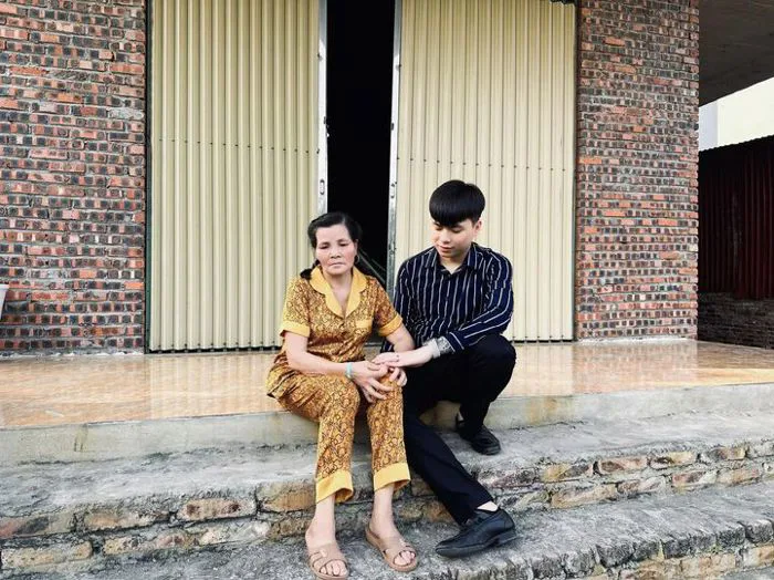Mẹ Khá Bảnh được người thân xác nhận qua đời sáng nay, con trai vẫn không  thể về nhìn mặt mẹ lần cuối | Yeah1 News