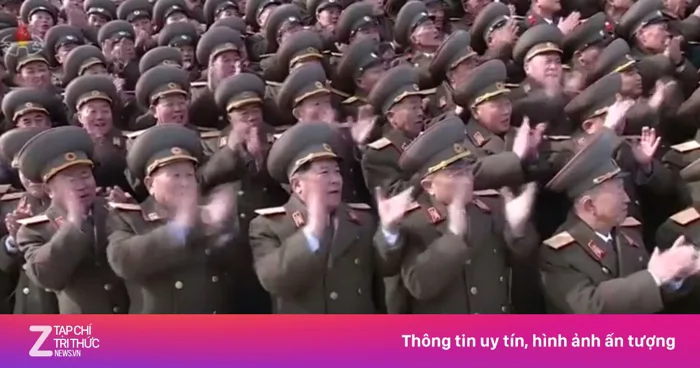 Tướng lĩnh Triều Tiên vỗ tay reo hò đón ông Kim Jong Un tới thăm | Znews.vn