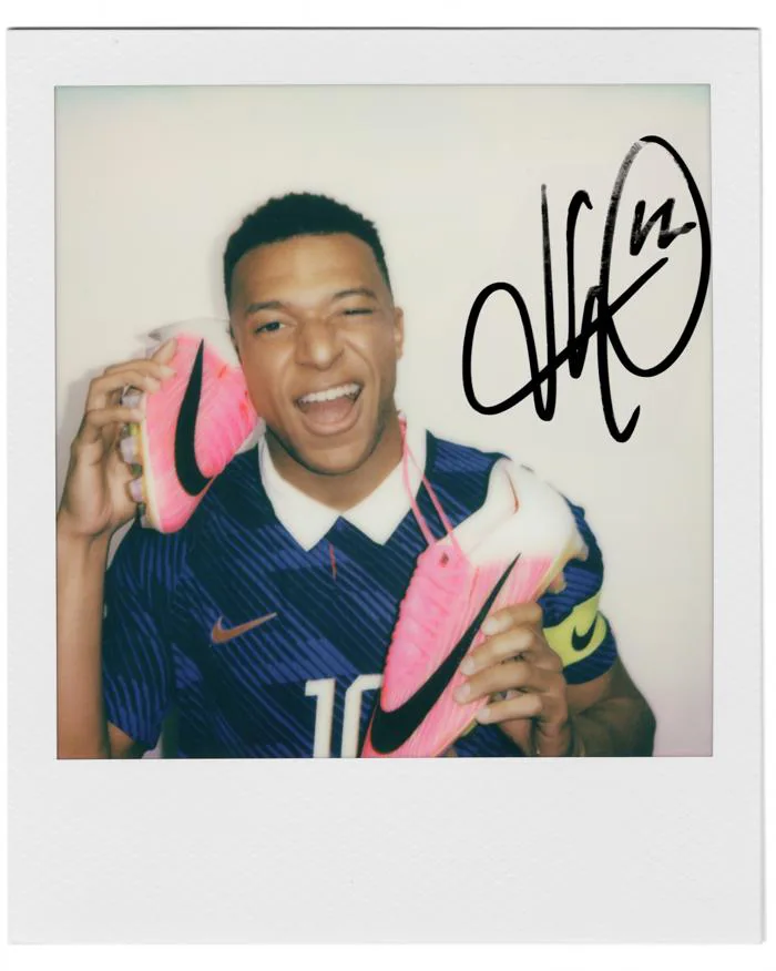 Yêu hay ghét, Kylian Mbappé vẫn là biểu tượng văn hóa mới