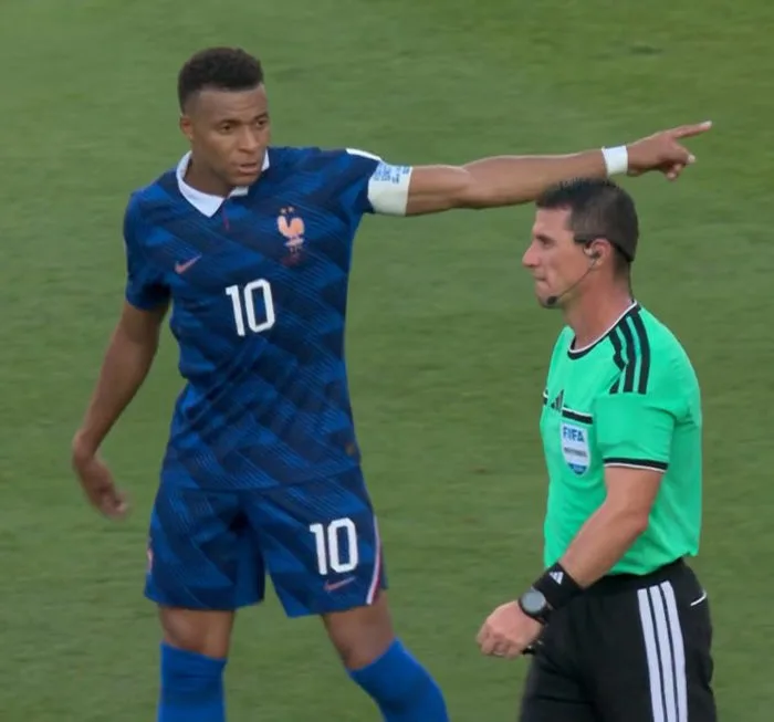 Mbappe lại khiến dân tình 