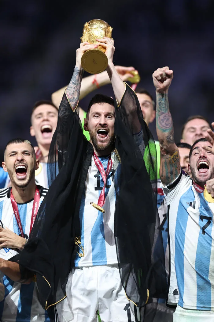 Hình ảnh tuyệt đẹp khi Messi nâng cao cúp vàng | Báo Pháp Luật Việt Nam