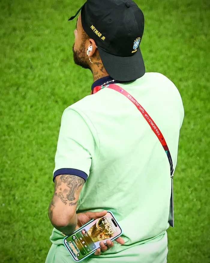 Ai cũng đang rất buồn cho nước mắt của Neymar, kể cả người không đam mê  bóng đá