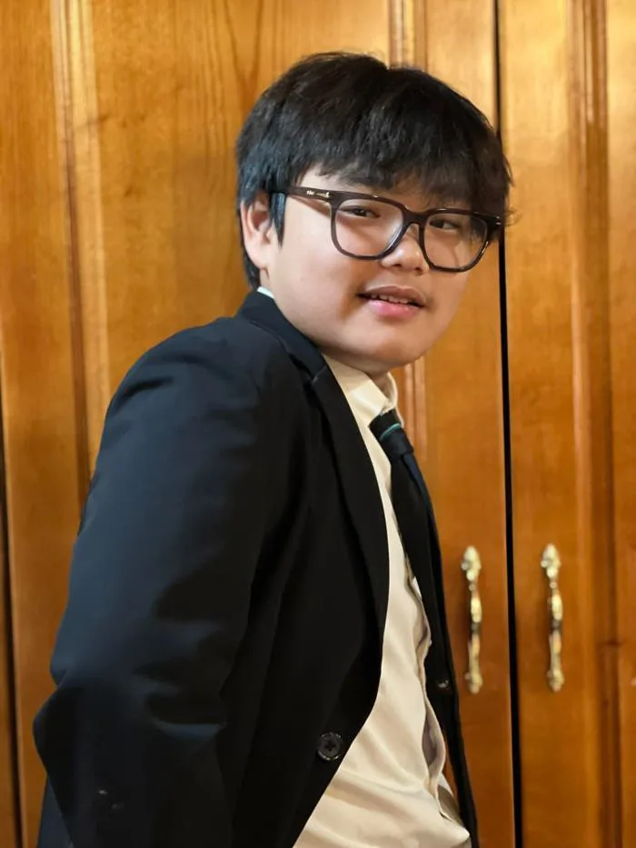6 năm sau sự ra đời của loạt meme huyền thoại: Hôm nay Bi Béo đi khai giảng  lớp 10 nhưng biểu cảm khác lắm!