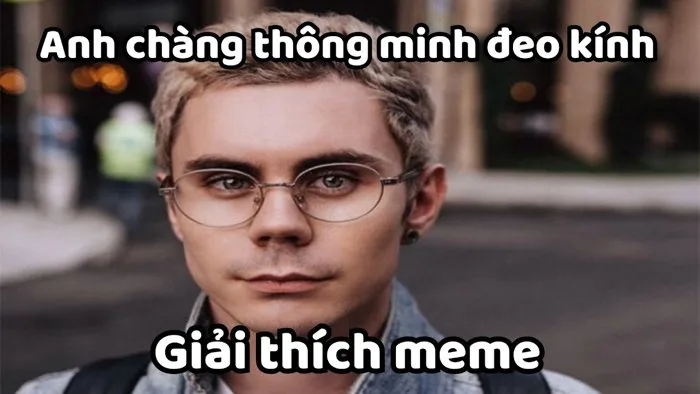 Anh chàng thông minh đeo kính | Giải thích meme