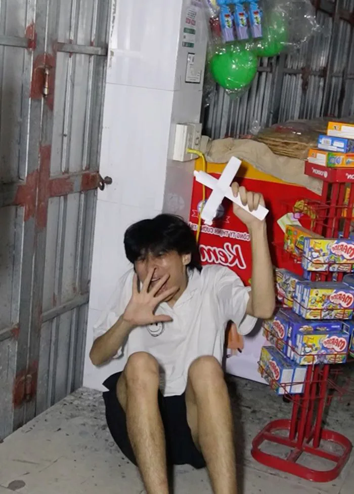 Diệt quỷ, thánh giá, trừ tà, meme