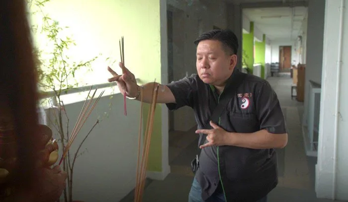 Kiếm bộn tiền từ nghề trừ tà