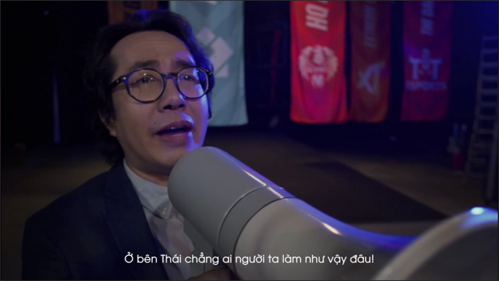 Chuyển nghề từ bình luận bóng đá sang làm đạo diễn liên quân mobile, BLV Trương  Anh Ngọc có màn pressing cực căng các tuyển thu Việt Nam